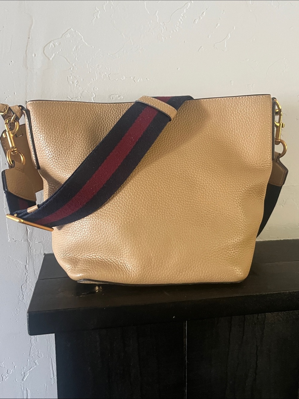 Marc Jacobs Gotham Leather Bucket Crossbody Tan Bag w/Blue and Burgundy Strap - Picture 6 of 9